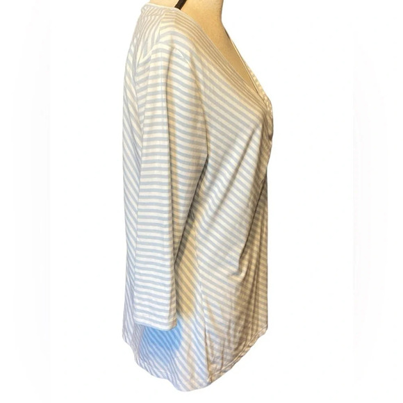 🎀 Baby blue and white striped top 🎀 - Picture 3 of 7